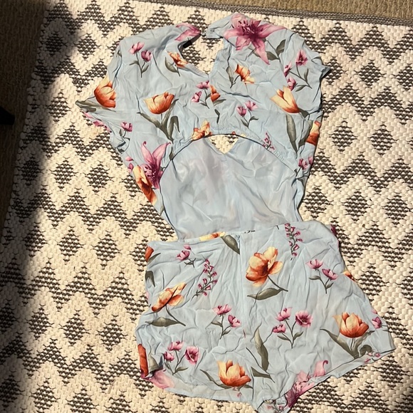 Floral onsie - Picture 2 of 2